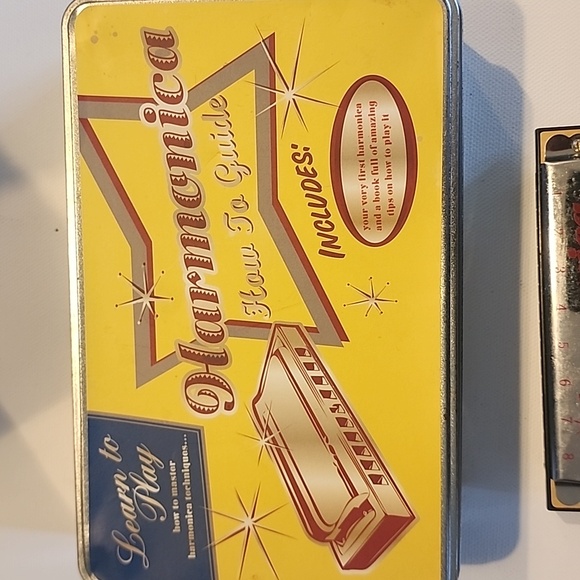 Harmonica with metal box and book - Picture 4 of 9